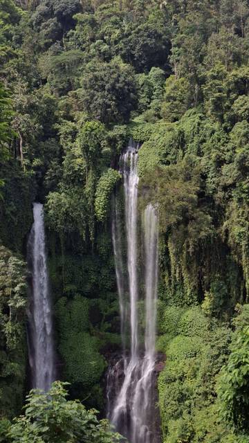 Pesona Air Terjun Sekumpul