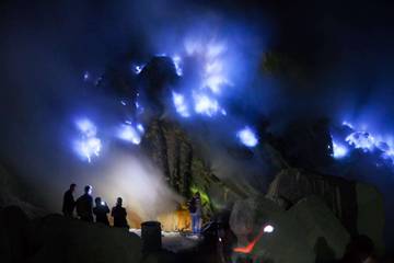 Keajaiban Alam Kawah Ijen di Ujung Timur Jawa