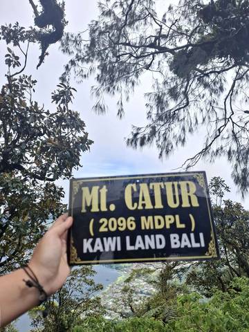Menembus Kabut Gunung Catur