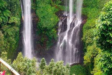 Pesona Air Terjun Sekumpul