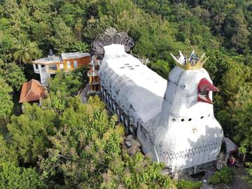 Gereja Ayam di Perbukitan Magelang
