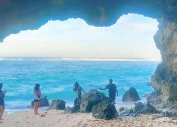Daya Tarik Pantai Gunung Payung Kuta Selatan Badung