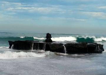 Sederet Fakta Pantai Batu Bolong Canggu Bali 