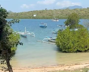 Pesona Tersembunyi Pantai Pasir Putih Buleleng Bali