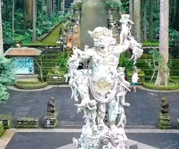 Sangeh: Lebih dari Sekadar Hutan Monyet