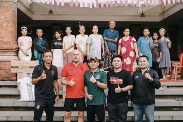 Bali United Salurkan Bantuan Untuk Korban Banjir Bali