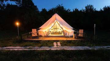 Piknik vs Glamping: Dua Cara Seru Menikmati Alam