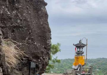 Sejarah dan Legenda Pura Bukit Batu Kursi