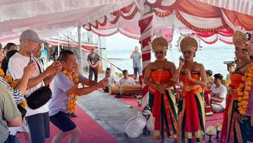 Kapal Pesiar Regatta Bawa 629 Wisatawan ke Buleleng