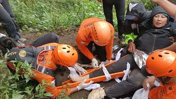 Pendaki Cedera, Tim SAR Evakuasi di Gunung Abang