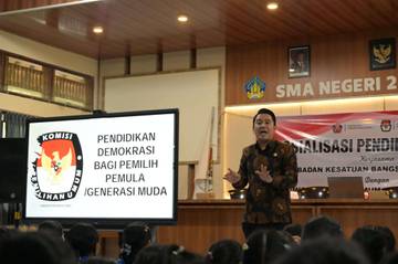 KPU Buleleng Tanamkan Pendidikan Demokrasi Pada Siswa Tejakula