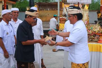 Wagub Giri Prasta Hadiri Pemelaspas Pura Mas Pidada