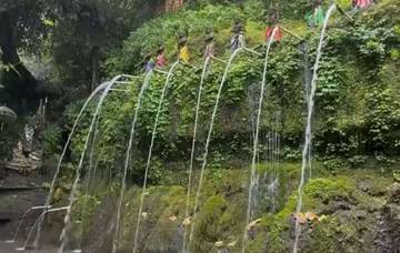 Melukat di Pura Tirta Sudamala Bangli, Bali