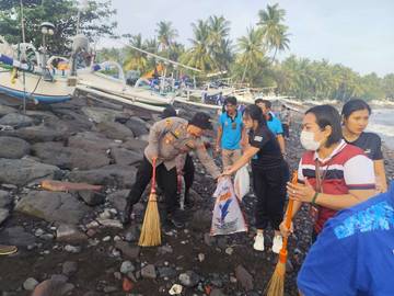 Polsek Tejakula Pimpin Aksi Bersih Pantai