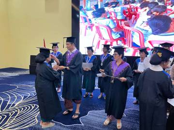 Wisuda Lansia Jembrana Perdana Digelar 