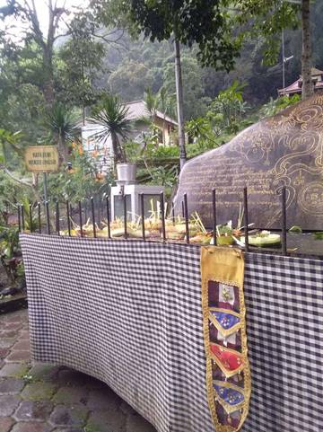 Destinasi Wisata Religi di Pura Pejinengan Tap Sai