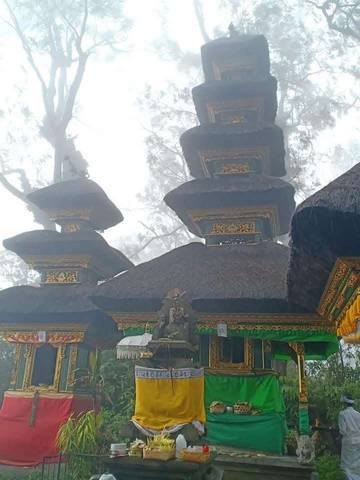 Destinasi Wisata Religi Pura Pucak Mangu 