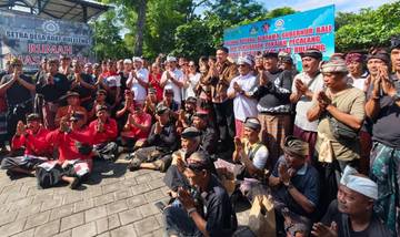Koster Tegaskan Desa Adat Penyangga Masa Depan Bali