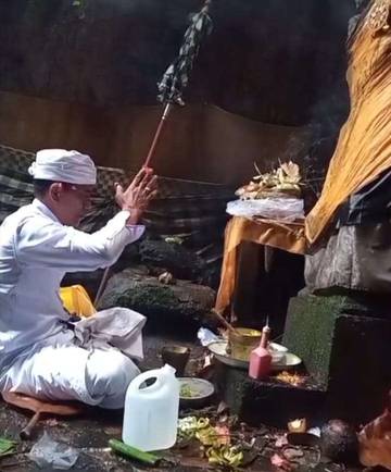 Menelisik Spiritualitas Pangelukatan Sudhamala Toya Selonding