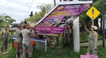 Baliho dan Spanduk Langgar Aturan Ditertibkan