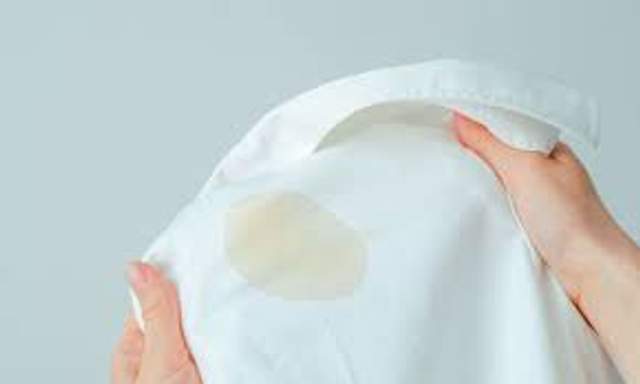 Tips Menghilangkan Noda Kuning di Baju Putih