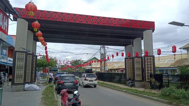 Sambut Imlek Warga Tionghoa Sintang Pasang Ratusan Lampion