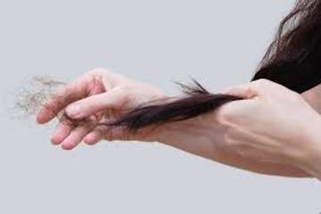 Cara Merawat Rambut Rontok dengan Bahan Alami
