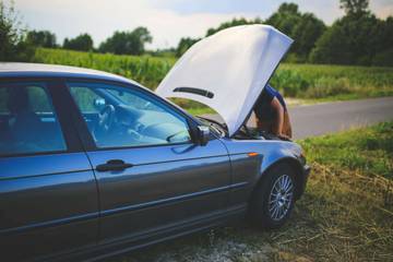  Cara Mengatasi dan Mencegah Mesin Mobil Overheat