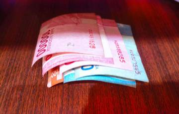 Tips Aman Menyimpan Uang Tunai di Rumah