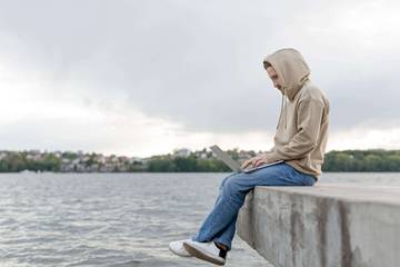 "Avoidant Attachment" Terlihat Mandiri, Tapi Takut Terlalu Dekat