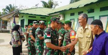 Danrem 121/Abw Kunjungi Koramil Sintang dan Kelam Permai