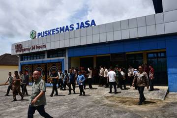 Bupati Sintang Beri Motivasi Petugas Kesehatan di Perbatasan