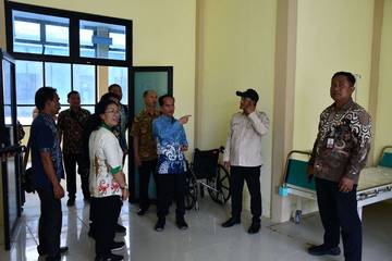 Bupati Sintang Tinjau Fasilitas Puskesmas di Perbatasan