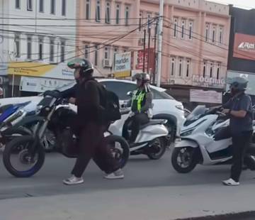 Gunakan Knalpot Brong, Puluhan Motor Didorong dari Tugu Jam