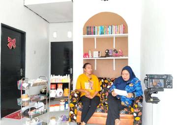 Si Keriting Hitam Manis Berbuah Manis