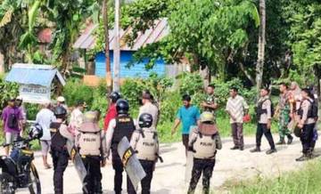 Empat Polisi Terluka Akibat Bentrok Antara Warga Kokoda Vs Melati Raya