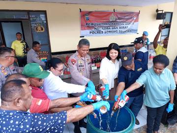 Polres Sorong Selatan Musnahkan Ribuan Botol Miras