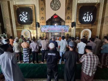 Polres Sorsel Gelar Sholat Ghoib Bagi  3 Polisi Yang Ditembak