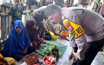 Safari Ramadan di Kokoda, Kapolres Belanja Dagangan Warga