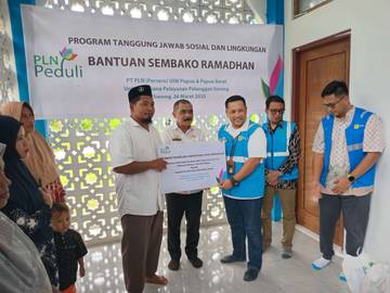 PLN Serahkan 3.649 Paket Sembako di Raja Ampat