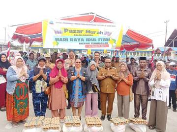 Pemkab Sorsel Salurkan Paket Sembako Gratis Kepada Masyarakat