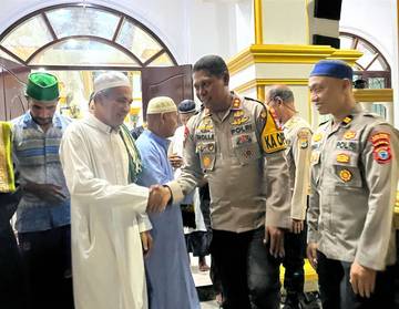 Polres Sorong Selatan Gelar Tarawih Keliling Malam Terakhir