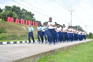 Prajurit Denmako Pasmar 3 Laksanakan Olahraga Bersama