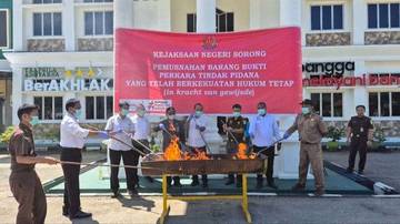 Kejari Sorong Musnahkan BB Agustus Hingga Oktober 2025