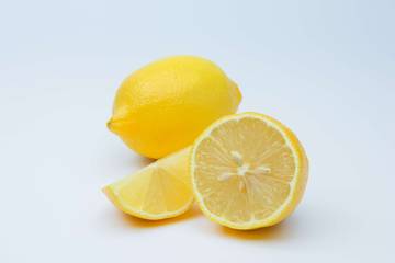 Trik Mudah Memotong Lemon Tanpa Tangan Lengket