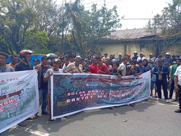 Demo Sopir Truk Papua Barat Daya Tuntut Pertamina