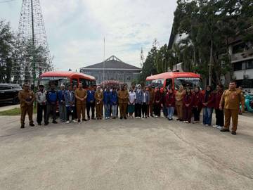 Pemprov Papua Barat Daya Salurkan 2 Bus Gratis untuk Mahasiswa