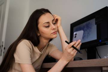 Mata Lelah Akibat Layar Digital, Kenali Tanda Awalnya