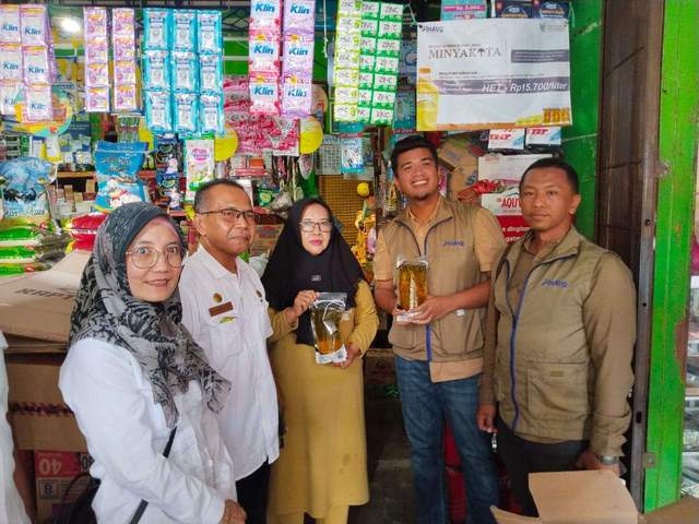 Jelang Puasa, Bulog Madura Distribusi Minyak Kita