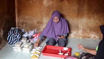 Perjalanan Juma'atun dan Sudarmo: Dari Hidup Pas-pasan hingga Sukses Berjualan Apen